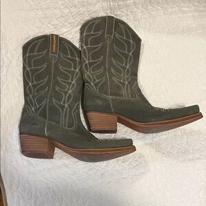 Rocketdog olive Western Boots with Wooden Heels 10